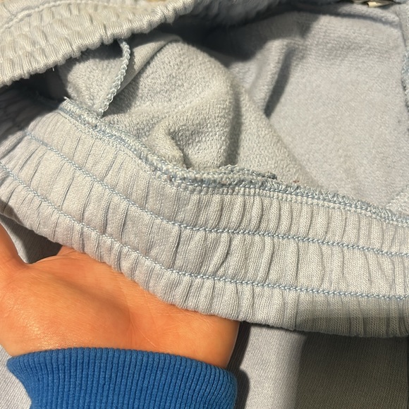 Too small - Picture 3 of 3